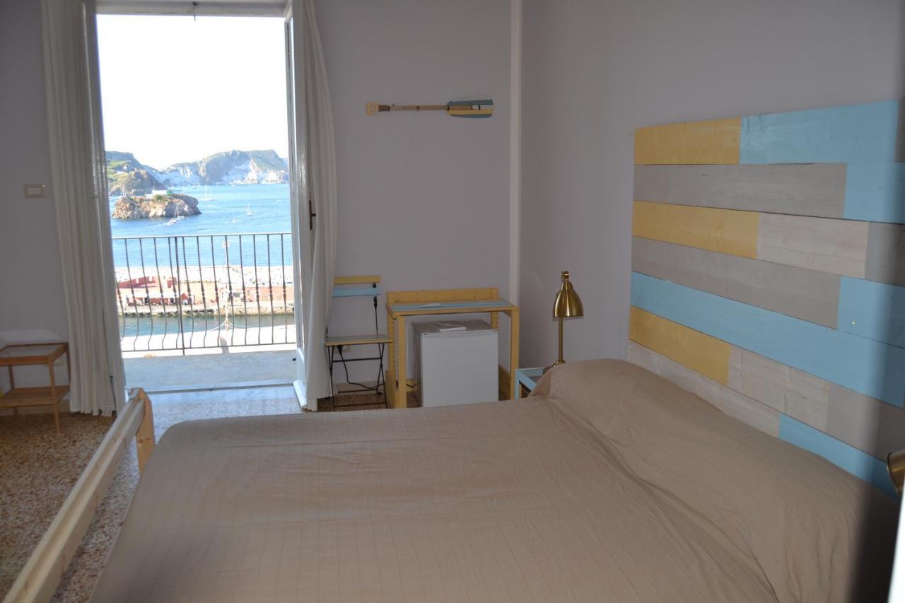 Maridea - Camere Con Vista Al Porto Ponza Exteriör bild